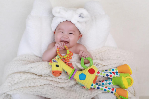 佛山三个月宝宝正确抱姿